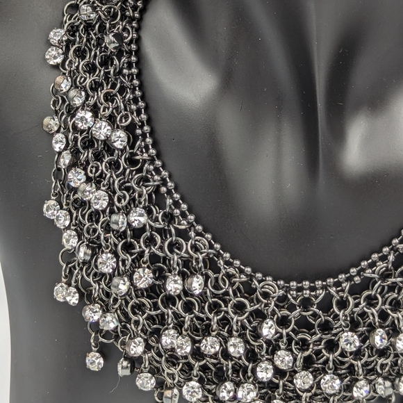 Stunning RJ Graziano Metal & Crystal Bib Necklace - Picture 8 of 13